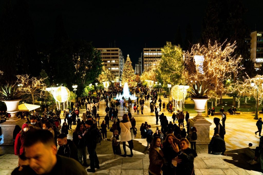 Δείτε πότε ξεκινάει το εορταστικό ωράριο των καταστημάτων – Ποιες Κυριακές θα είναι ανοιχτά