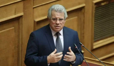 Ο Γ.Βλάχος «ταράζει τα νερά» στο Μέγαρο Μαξίμου με ερώτηση στον Τ.Θεοδωρικάκο για την ακρίβεια: «Ποια η πολιτική του;»