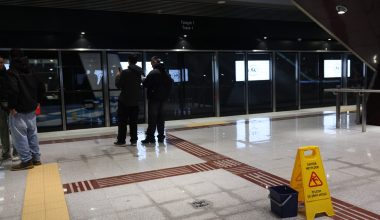 Πάλι γελάει ο πλανήτης με το Μετρό Θεσσαλονίκης: Λίγες ώρες μετά τα εγκαίνια στάζουν νερό οι οροφές! (βίντεο)