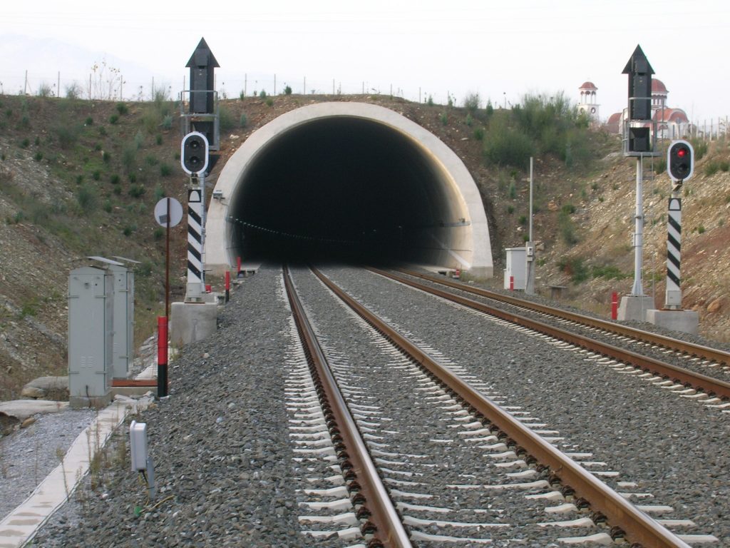 Πλημμύρισαν σήραγγες στα Τέμπη: Διακόπηκε η κυκλοφορία των τρένων (φωτο)