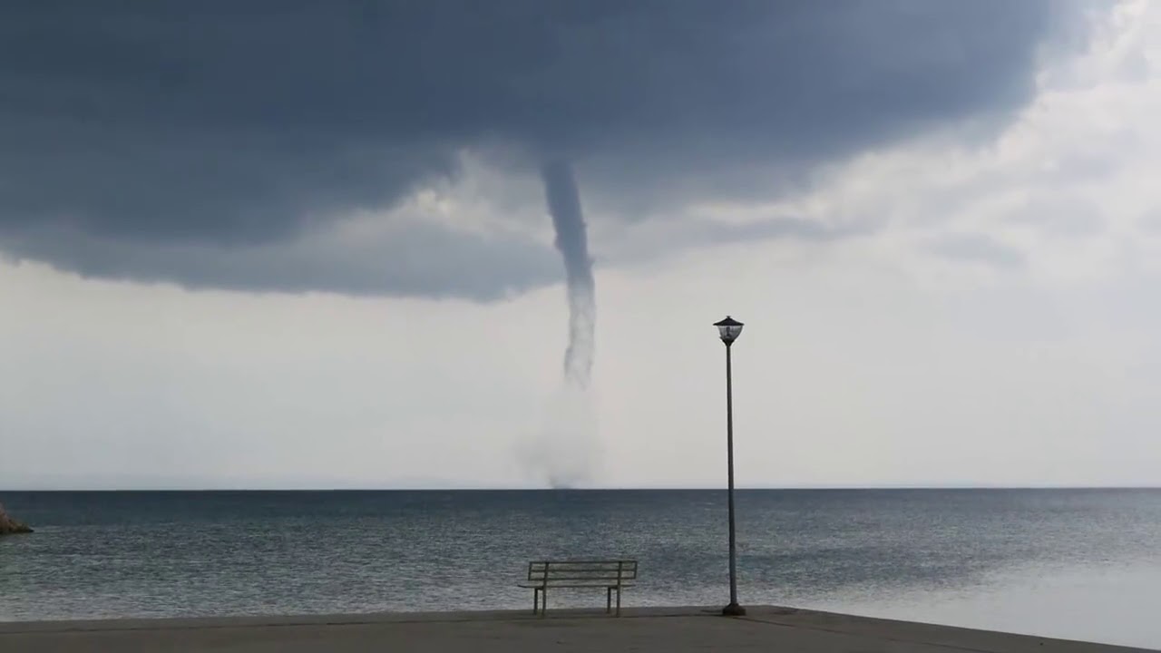 Υδροσίφωνας εμφανίστηκε στην Τήνο (βίντεο)