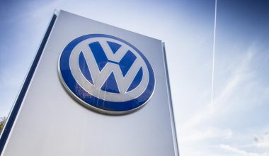 Πάνω από 10.000 εργαζόμενοι της Volkswagen συμμετείχαν στις στάσεις εργασίας