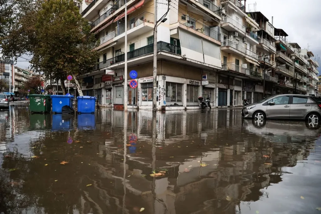 Η κακοκαιρία «Bora» άφησε στο σκοτάδι για 24 ώρες κάποια σπίτια στην Θεσσαλονίκη – Προβλήματα στην Κεντρική Μακεδονία