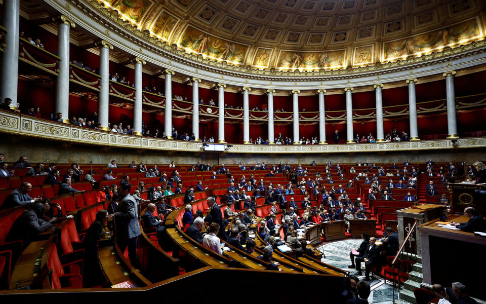 «Ώρα μηδέν» για την κυβέρνηση Μ.Μπαρνιέ στην Γαλλία: Η ψηφοφορία για την πρόταση μομφής