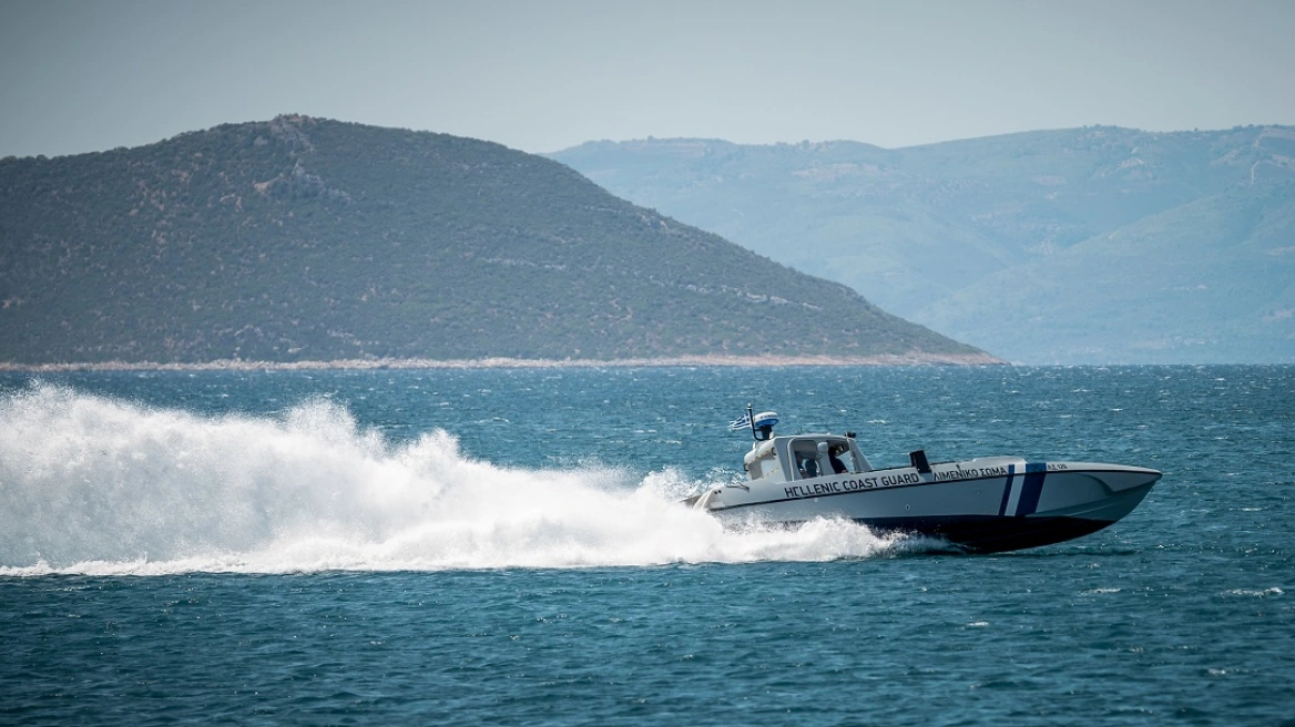 Λέσβος: Επεισοδιακή σύλληψη δύο διακινητών παράνομων αλλοδαπών – Επιχείρησαν να εμβολίσουν σκάφος του Λιμενικού