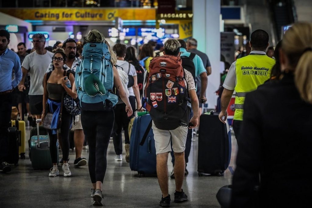 Νέα μελέτη: Ο παγκόσμιος τουρισμός αυξάνει τις εκπομπές διοξειδίου του άνθρακα