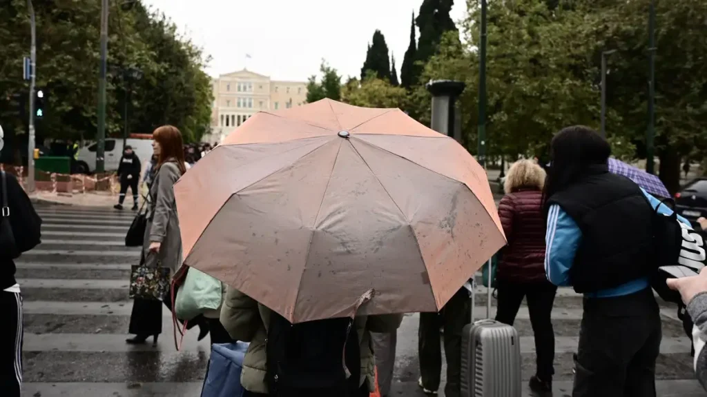 Καιρός: Άστατος και σήμερα με βροχές, καταιγίδες και ανέμους έως 7 μποφόρ