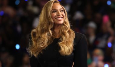 Beyonce: Η αλλαγή στο επίθετό της μετά την καταγγελία για τον σύζυγό της για βιασμό ανήλικης που παρατήρησαν οι φαν της