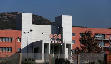 424 στρατιωτικό νοσοκομείο: «Συνεχίζουν να χειρουργούν οι ίδιοι γιατροί και μετά τις καταγγελίες» λέει ο τέως διοικητής