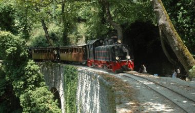 Εκτροχιάστηκε ο «Μουτζούρης» στο Πήλιο – Διακόπηκε το δρομολόγιο