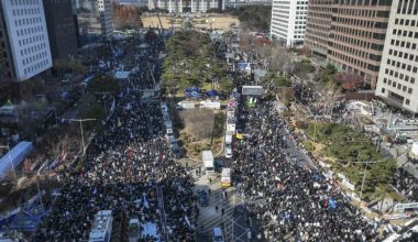 Νότια Κορέα: Μαζικές διαδηλώσεις σήμερα για την παύση του προέδρου