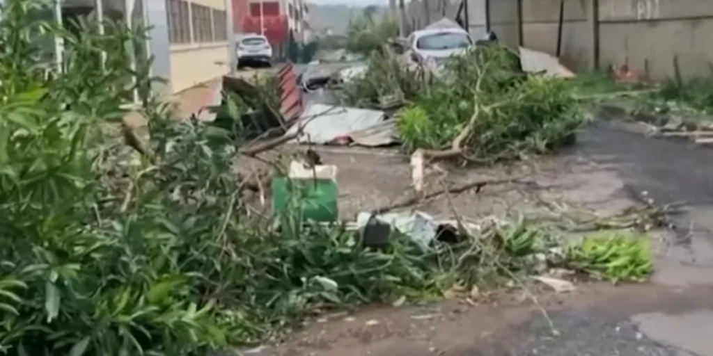 Γαλλία: 11 άτομα έχασαν τη ζωή τους  από τον κυκλώνα Σίντο – Ο πιο ισχυρός εδώ και 90 χρόνια 