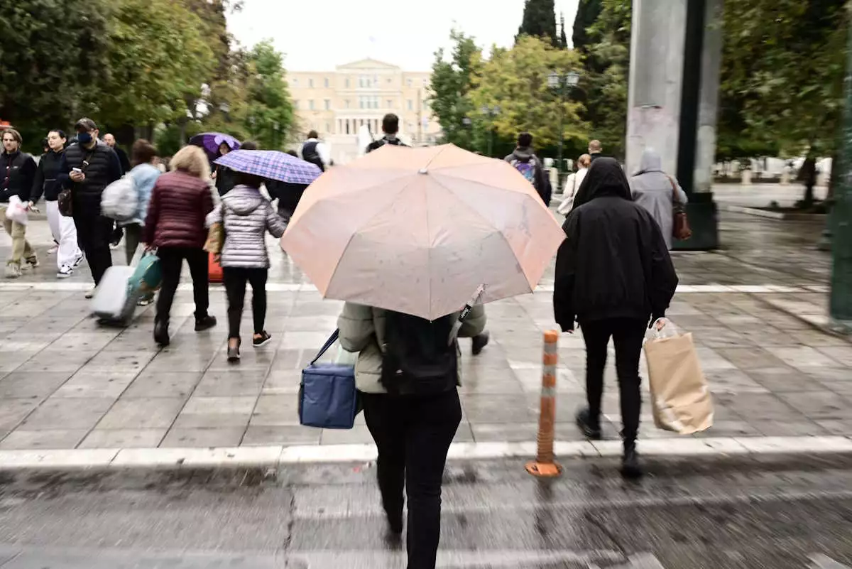 Καιρός: Bροχερός σήμερα σε πολλές περιοχές της χώρας – Μικρή πτώση της θερμοκρασίας