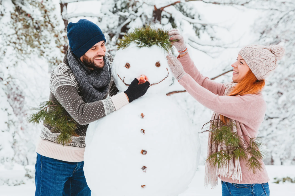 «Snowmanning»: Όσα πρέπει να ξέρετε για την τάση στο dating που κάνει την εμφάνιση της κάθε Χριστούγεννα