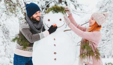 «Snowmanning»: Όσα πρέπει να ξέρετε για την τάση στο dating που κάνει την εμφάνιση της κάθε Χριστούγεννα