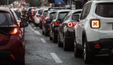 Αλλάζει μετά από 18 χρόνια ο ΚΟΚ: Τα νέα όρια ταχύτητας μέσα στην πόλη και οι αλλαγές στα δίκυκλα