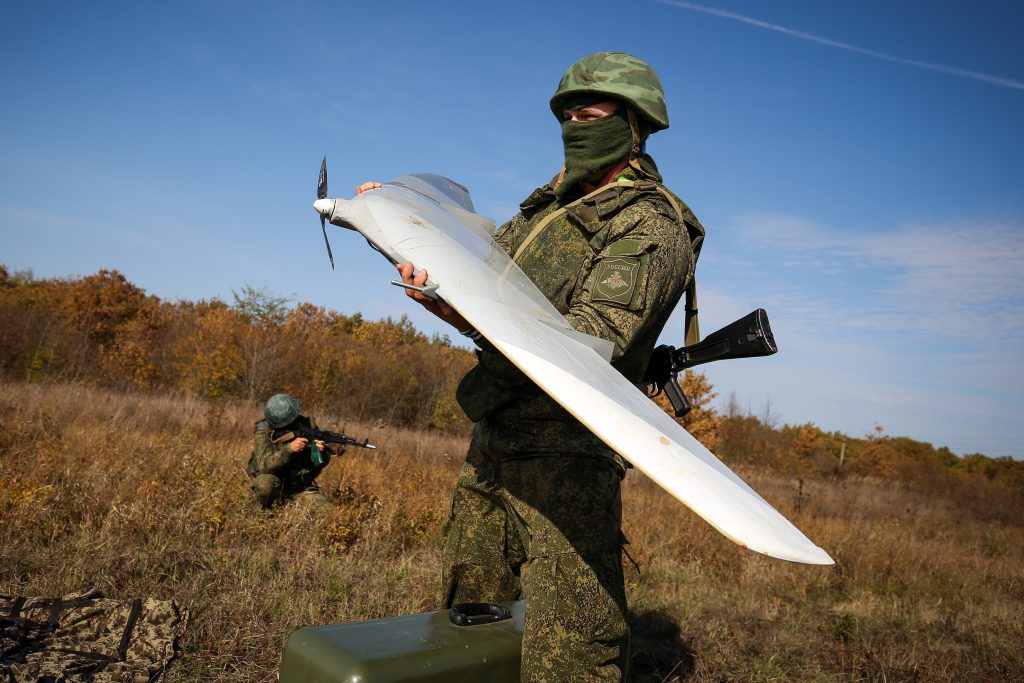 Ρωσικά drones πλήττουν πύργους τηλεπικοινωνιών του ουκρανικού στρατού σε οικισμό κοντά στο Kurakhovskoye(βίντεο)