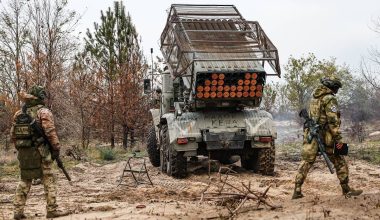 Μαζικά πλήγματα του ρωσικού στρατού σε οχυρώματα και κέντρα ελέγχου των AFU στην Χερσώνα (βίντεο)