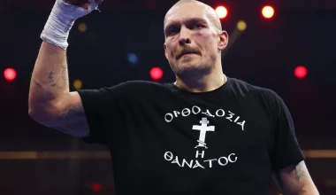 Ο Oleksandr Usyk φόρεσε το μπλουζάκι «Ορθοδοξία ή Θάνατος» μέσα στην Σαουδική Αραβία και επιβεβαίωσε την υπεροχή του στην πυγμαχία