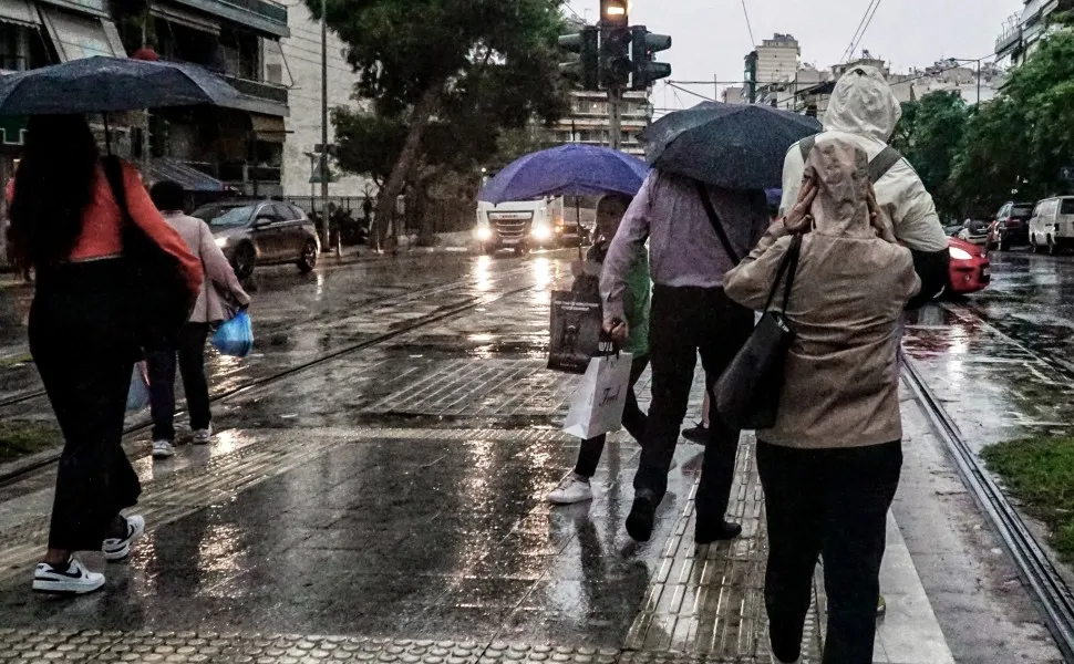 Καιρός: Ισχυρές βροχές σε όλη τη χώρα αύριο – Που θα χιονίσει