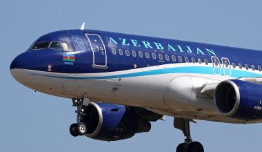 Συντριβή αεροπλάνου στο Καζακστάν: Η Azerbaijan Airlines αναστέλλει τις πτήσεις προς το Γκρόζνι