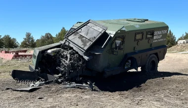 Δεν έμεινε τίποτα από τα οχήματα «Roshel MRAP Senators» των Ουκρανών στο Τορέτσκ (βίντεο)