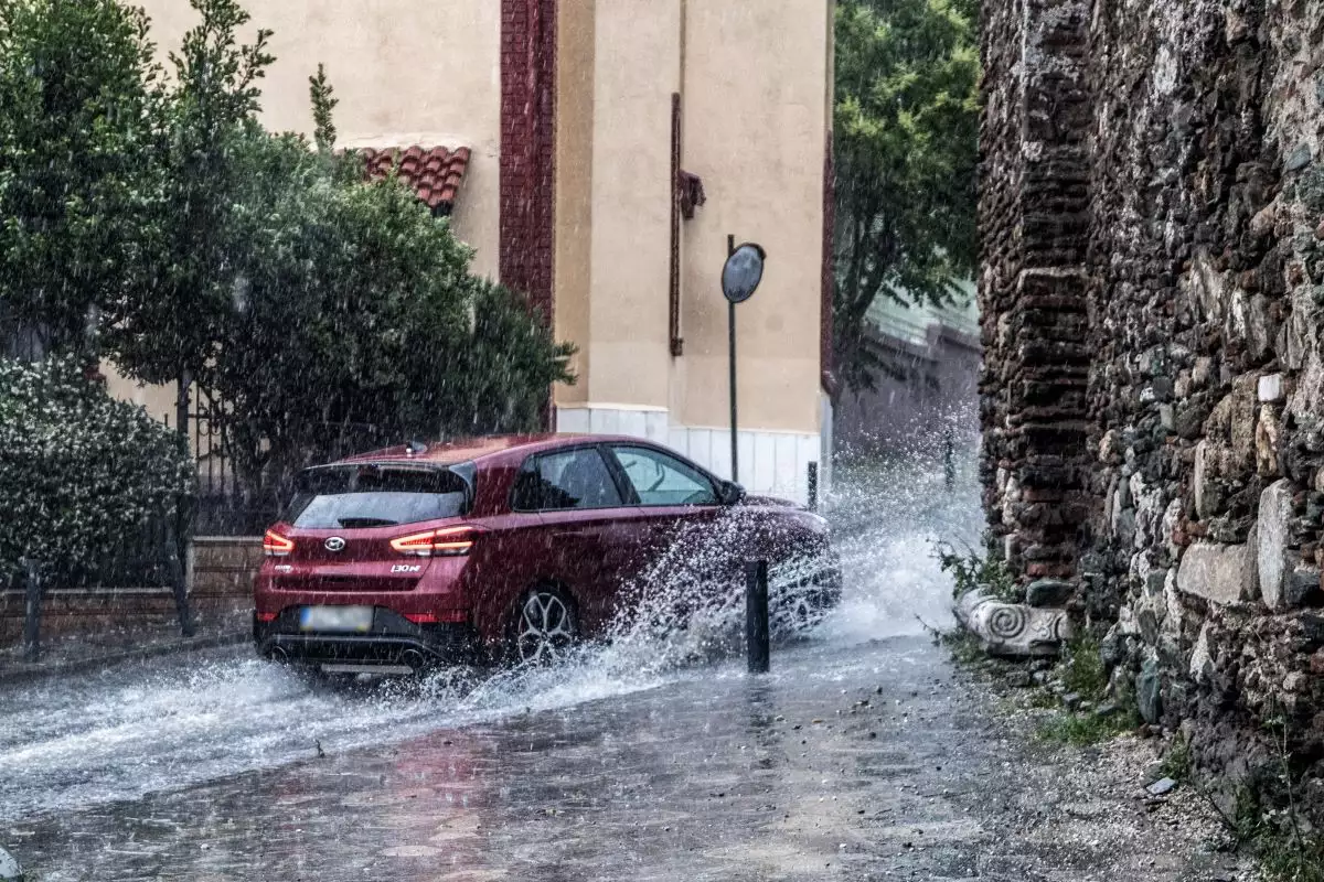 Εύβοια: Συνεχίζονται με αμείωτη ένταση οι βροχοπτώσεις – Προκλήθηκαν προβλήματα με την ύδρευση (φωτο)