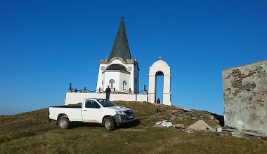 Καϊμακτσαλάν: Το εκκλησάκι του Προφήτη Ηλία που δεν έχεις συνηθίσει (βίντεο)