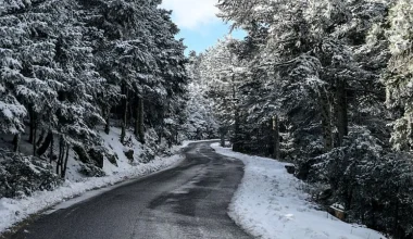 Κλειστός από το ύψος του τελεφερίκ ο δρόμος που οδηγεί στην Πάρνηθα