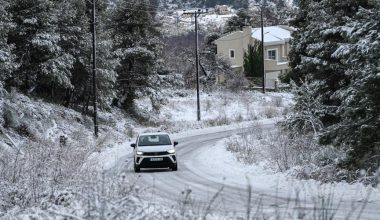 Νέο έκτακτο δελτίο καιρού: Χιόνια, βροχές και θυελλώδεις άνεμοι μέχρι το βράδυ