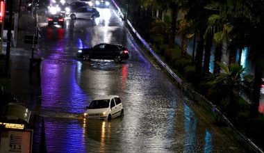 Εύβοια: Συνεχίζονται με αμείωτη ένταση οι βροχοπτώσεις – Σε επιφυλακή οι αρχές μετά την πλημμύρα δρόμων (φωτο)