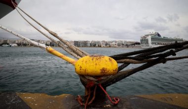 Άρση του απαγορευτικού απόπλου από Πειραιά για Κυκλάδες λόγω βελτίωσης των καιρικών συνθηκών