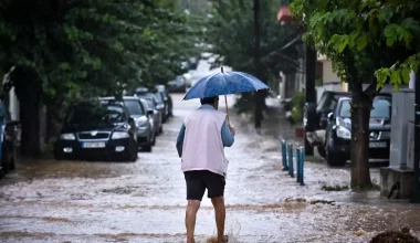 Καιρός: Βροχερός και σήμερα με χιόνια και θυελλώδεις ανέμους