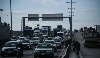 Κηφισός: Φορτηγάκι έριξε κολώνα της ΔΕΗ – Κλειστή η αριστερή λωρίδα στο ρεύμα ανόδου