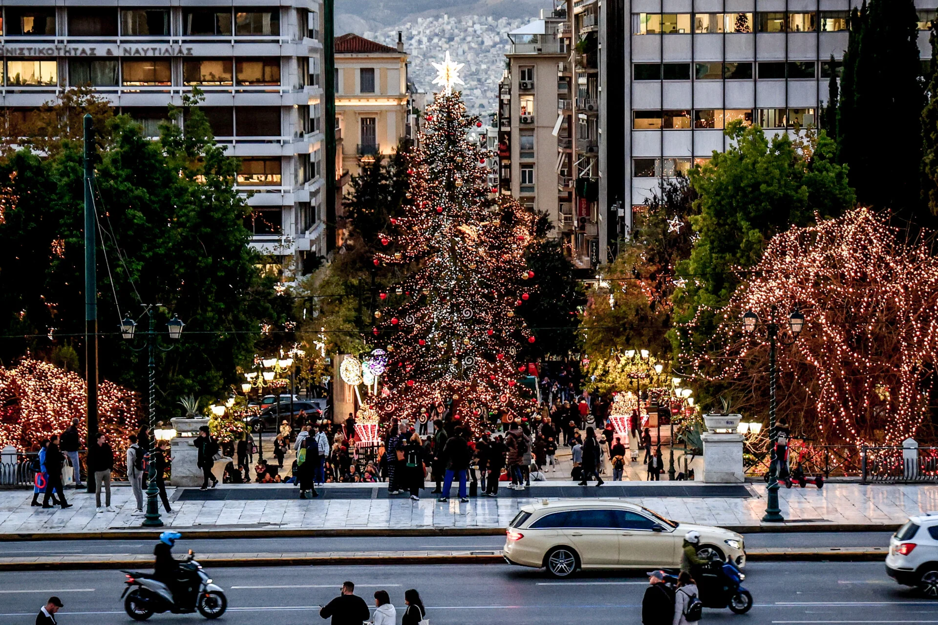 Ανοιχτά αύριο τα καταστήματα και τα σούπερ μάρκετ – Το ωράριο λειτουργίας