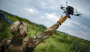 Βίντεο: Ουκρανικό drone FPV εντοπίζει Βορειοκορεάτη στρατιώτη στο Κουρσκ