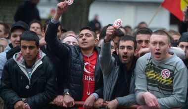 Απογοητευμένος Γερμανός πολίτης δείχνει βίντεο με  αλλοδαπούς: «Η παλιά καλή Γερμανία δεν υπάρχει πια»