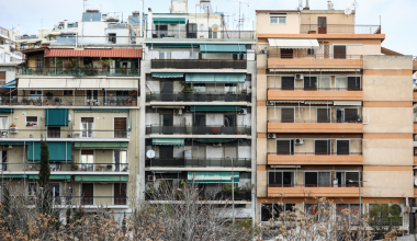 Στα ύψη οι τιμές των ενοικίων στην Ελλάδα και το 2025 ενώ οι πραγματικοί μισθοί είναι κάτω από τη… Βουλγαρία!