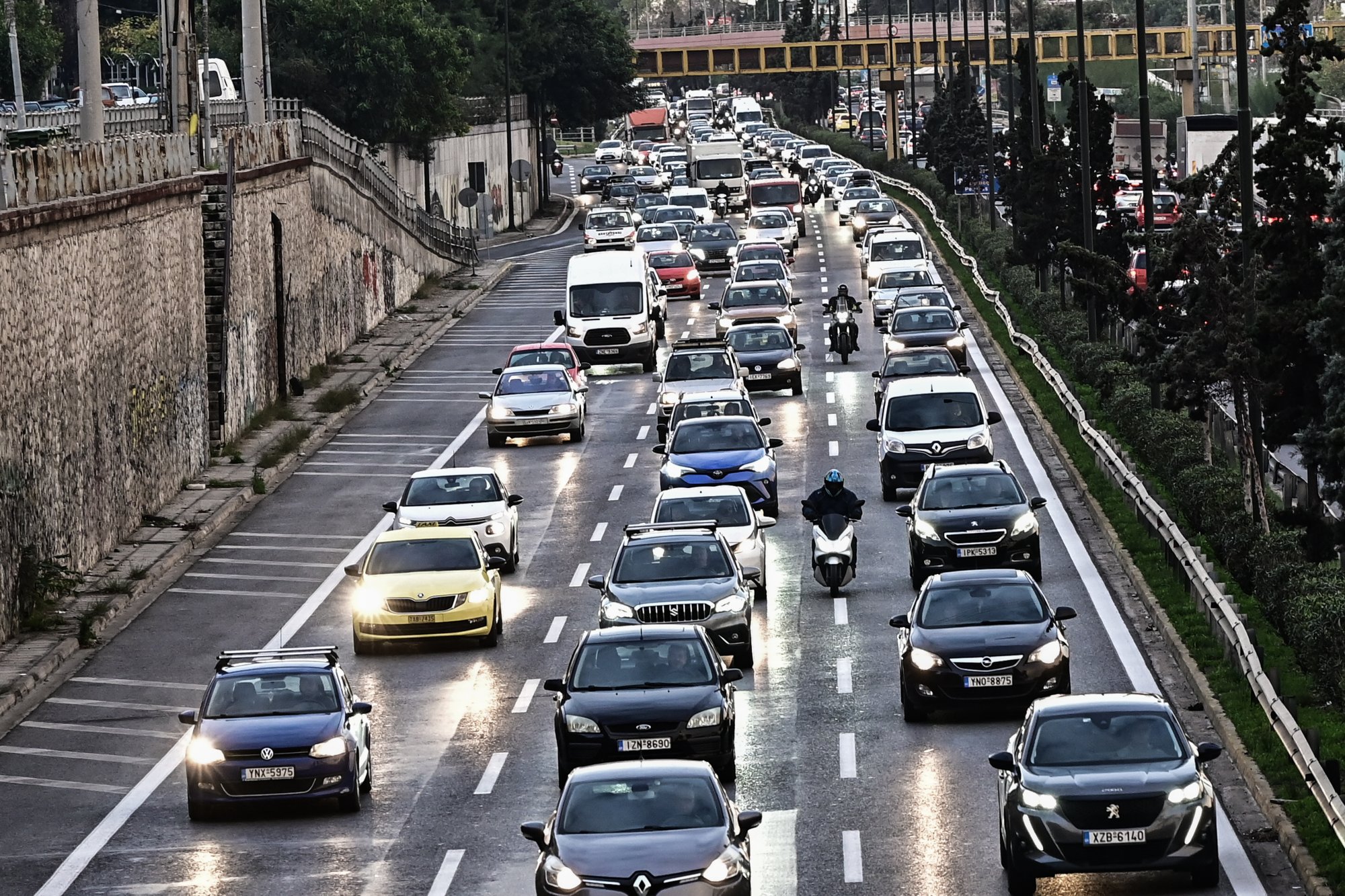 Κόλλησες στην κίνηση; – Αυτοί είναι οι 5 τρόποι για να «σκοτώσεις» χρόνο