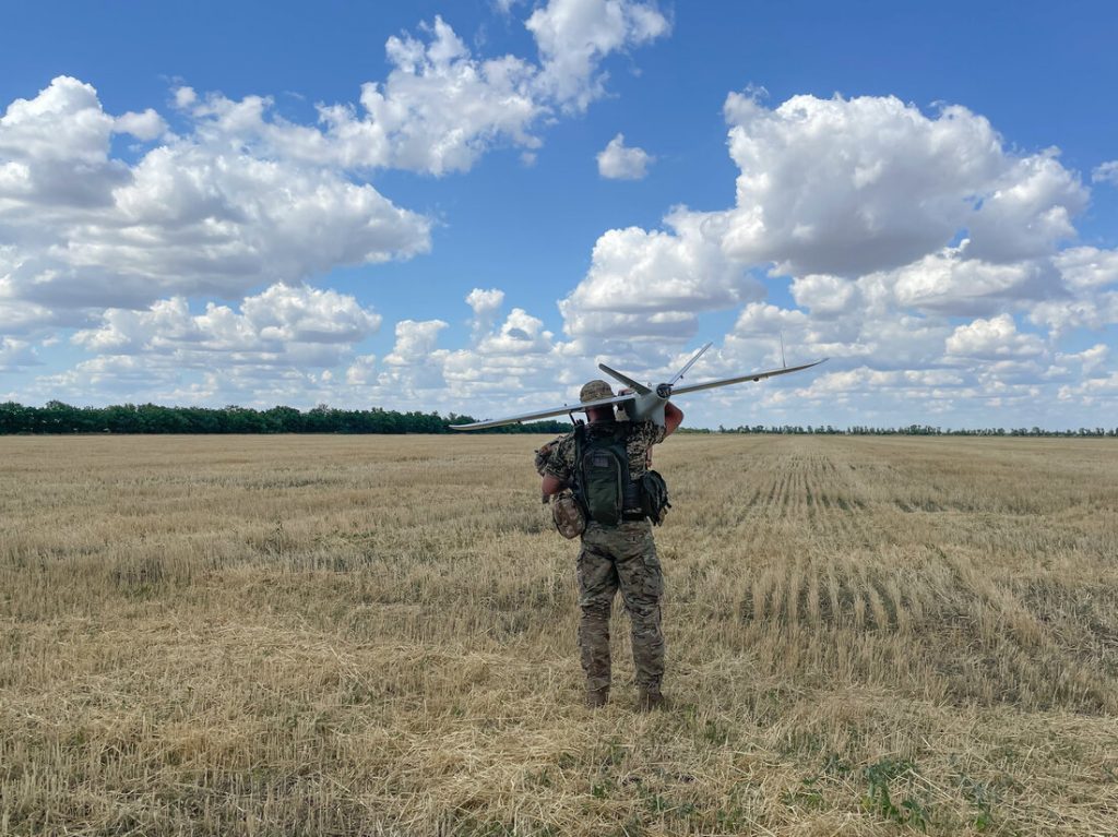 Βίντεο: Ρώσοι χειριστές drones του 61ου Τάγματος πλήττουν αυτοκινούμενους στόχους και πυροβόλα των Ουκρανών