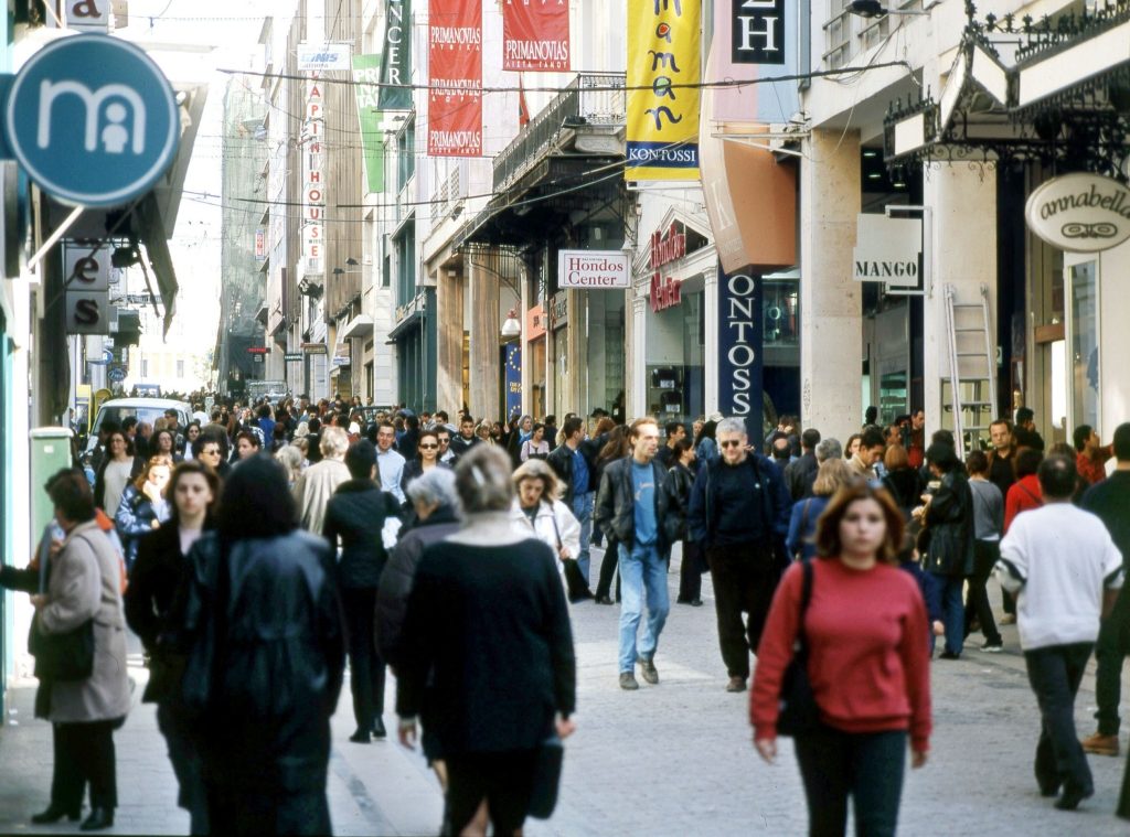 Τέλος το εορταστικό ωράριο των καταστημάτων: Οι ώρες που θα είναι ανοιχτά σήμερα