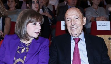 Κ.Σακελλαροπούλου για Κ.Σημίτη: «Τον αποχαιρετώ με θλίψη και σεβασμό»