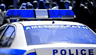 Καταδίωξη στα Καμένα Βούρλα: Όχημα εμβόλισε περιπολικό