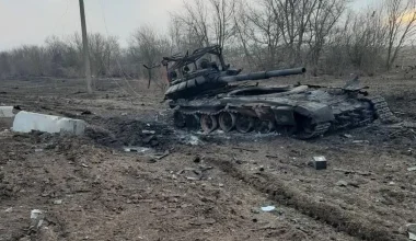 Βίντεο: Η στιγμή που άρματα μάχης T-64 των Πολωνών που επιχειρούσαν στο Κουρσκ πλήττονται σφοδρά