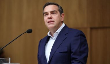 Αλέξης Τσίπρας: Δεν θα δώσει το παρών στην κηδεία του Κώστα Σημίτη