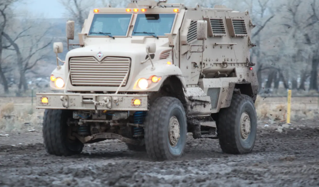 Βίντεο: Ρωσικό FPV χτύπησε αμερικανικό MRAP MaxxPro των ουκρανικών δυνάμεων στο Ντόνετσκ