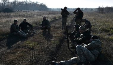 Βίντεο: Τουλάχιστον 16 Ουκρανοί στρατιώτες παραδόθηκαν στις ρωσικές δυνάμεις στο Κουράκοβο