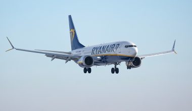 Η Ryanair βάζει όριο δύο αλκοολούχων ποτών ανά επιβάτη πριν μπουν στην πτήση