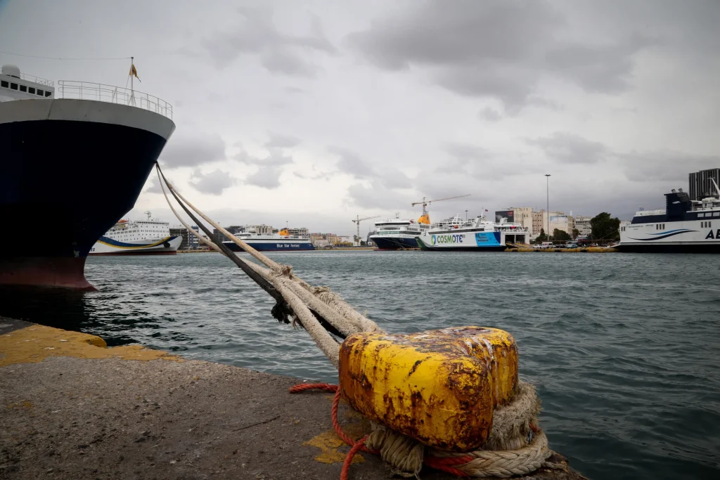 Σε ισχύ απαγορευτικό απόπλου σε πολλά λιμάνια της χώρας λόγω ισχυρών ανέμων