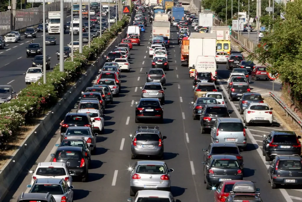 Αυξημένη η κίνηση στους δρόμους της Αττικής: Πού υπάρχει μποτιλιάρισμα